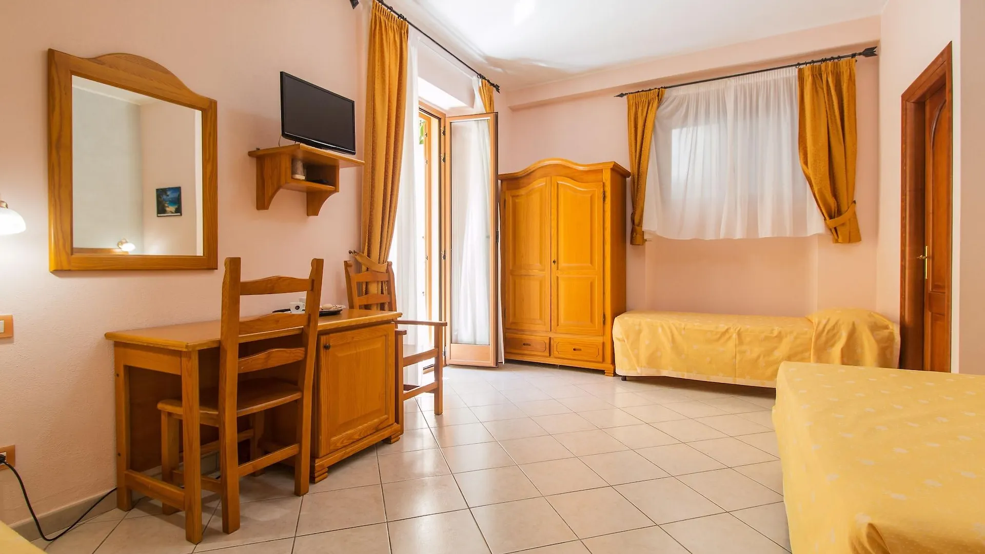 Hotel San Francisco Cala Gonone 3*,